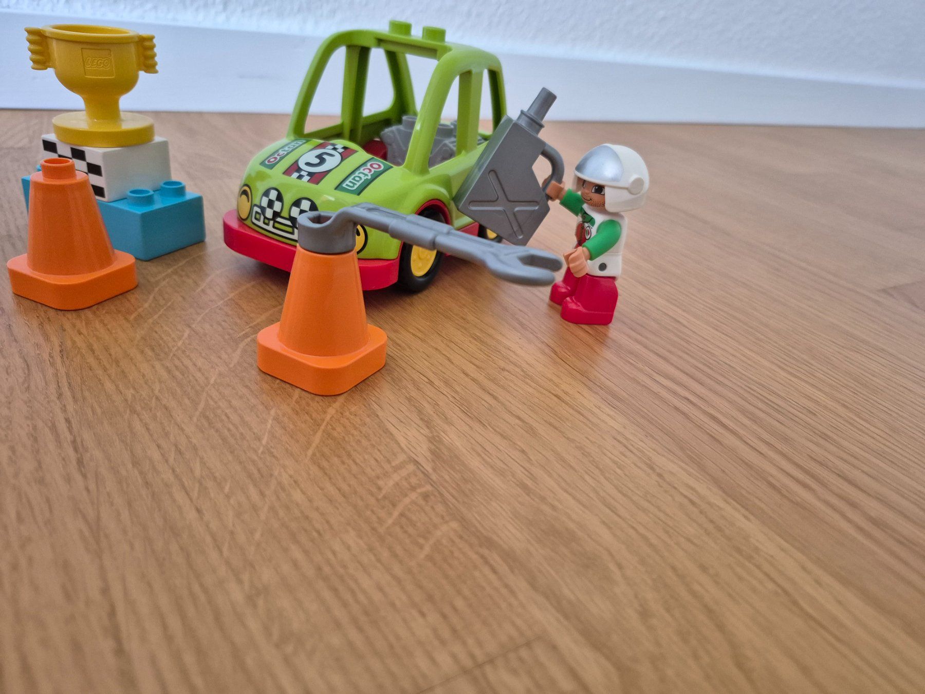 Lego Spielzeuge: lego Duplo Rennwagen 10589 – Gebraucht aus Riehen von Sportx 3