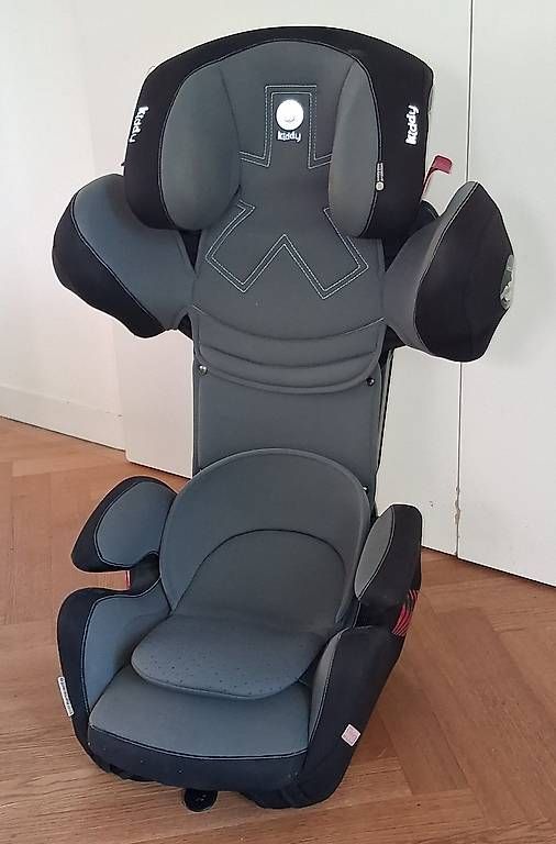 Seggiolini per auto: Kinder Autositz 15 - 36 kg – Usato da Basel venduto da Bernhard_C