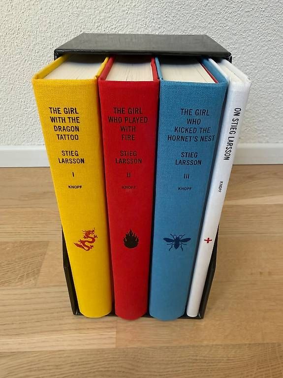 Libri: Stieg Larsson Millennium Trilogy - Englisch - Hardcover Box – Usato da Hüttikon venduto da Mellie422
