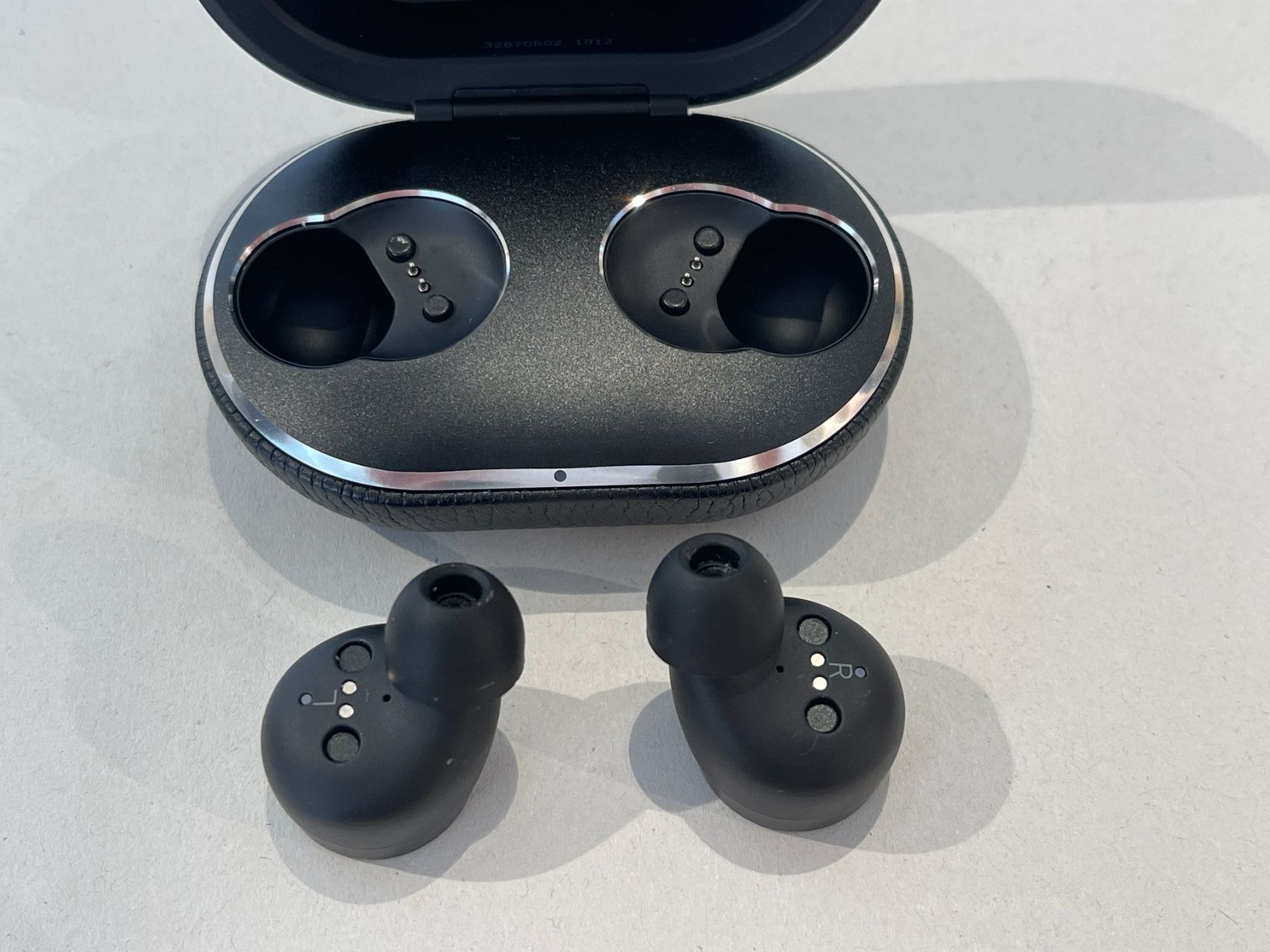 Bang & Olufsen Cuffie: Bang & Olufsen E8 3rd Generation ab CHF 1.-- – Difettoso da Rain venduto da Stouni180 2