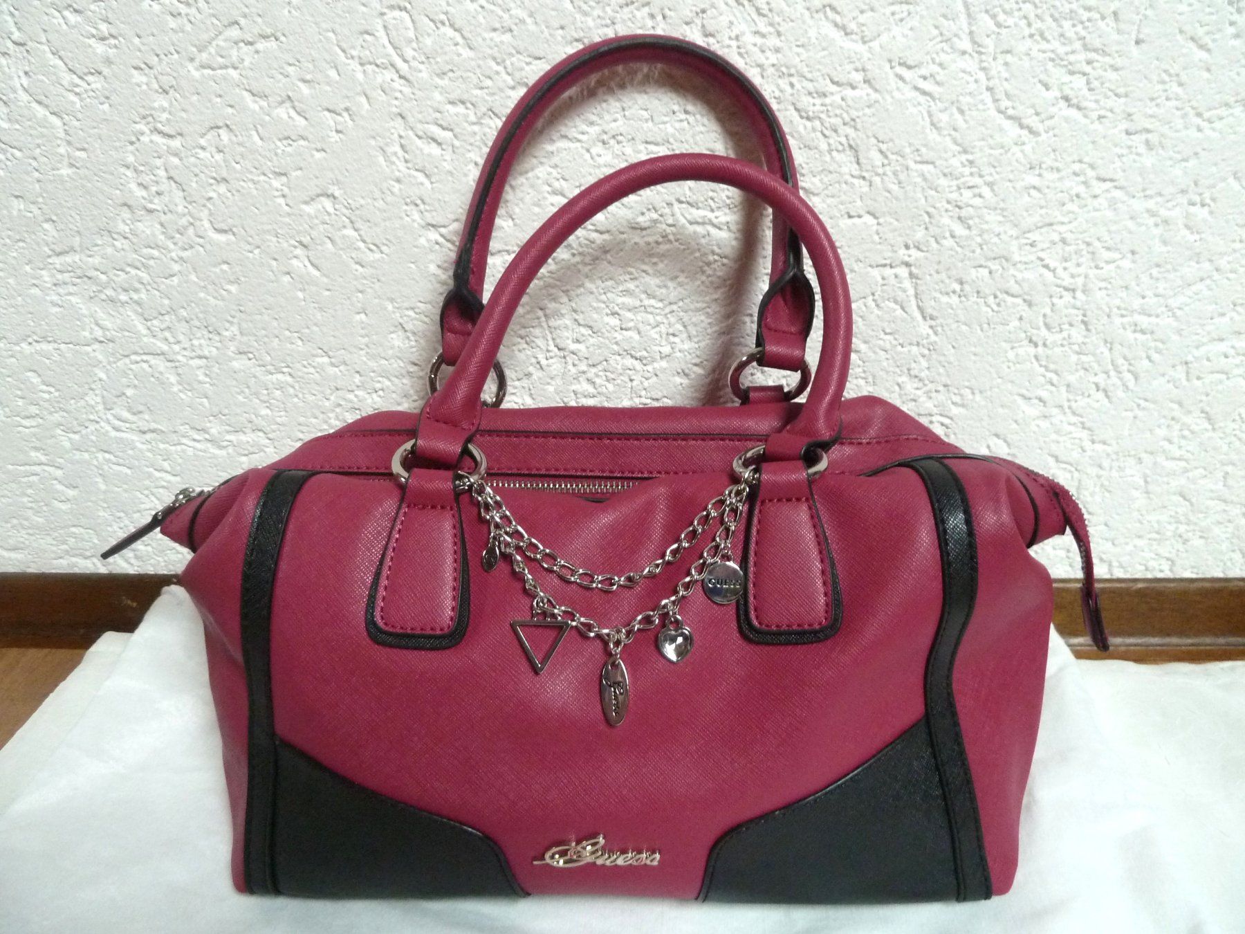 Guess Borse da donna: Authentische Guess-Handtasche. – Nuovo e nell'imballaggio originale da Lamboing venduto da Qtrica