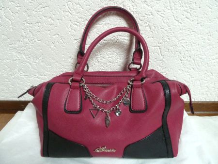 Authentische Guess-Handtasche.