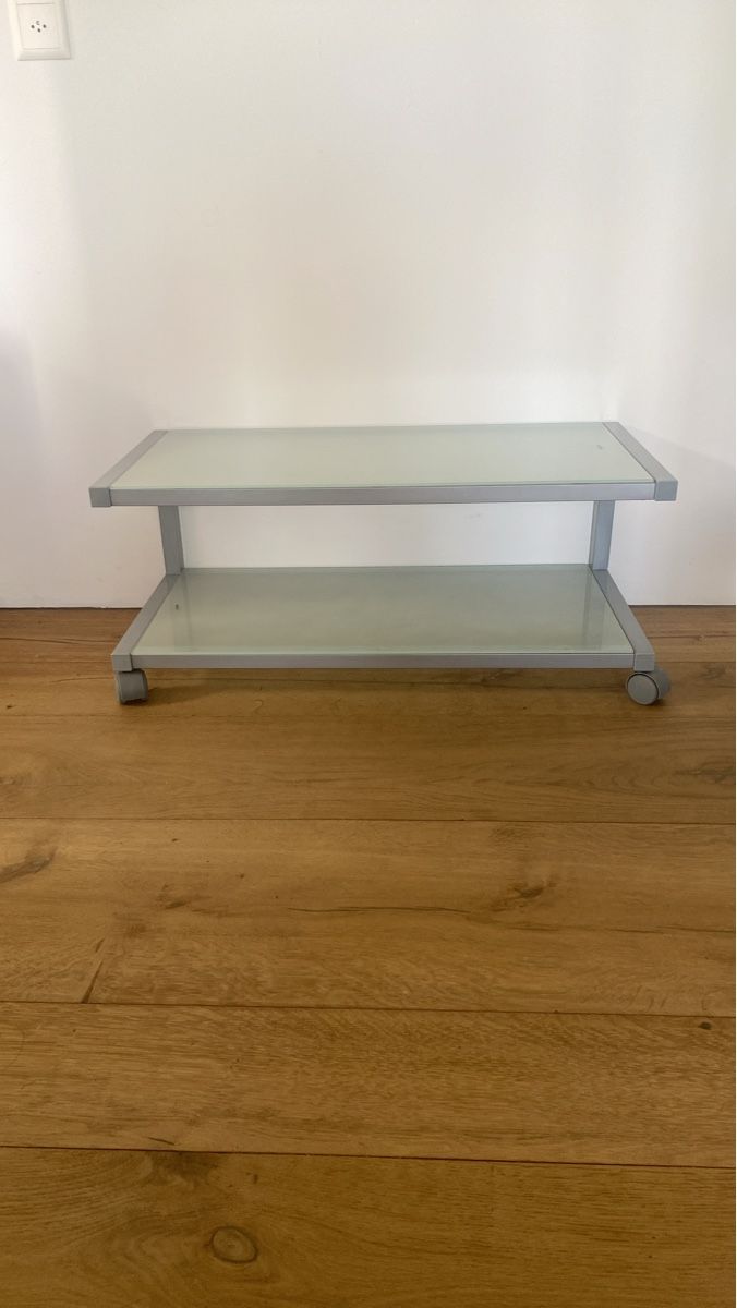 Mobili TV: Modernes Fernsehtisch silberner Rahmen, Glasplatten  – Usato da Stallikon venduto da hexe14