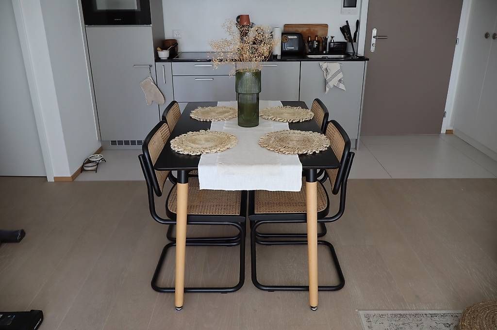 Tavoli: Black rectangular dinning Table / Table salle à manger noire – Usato da Tannay venduto da hab_7k5m 4