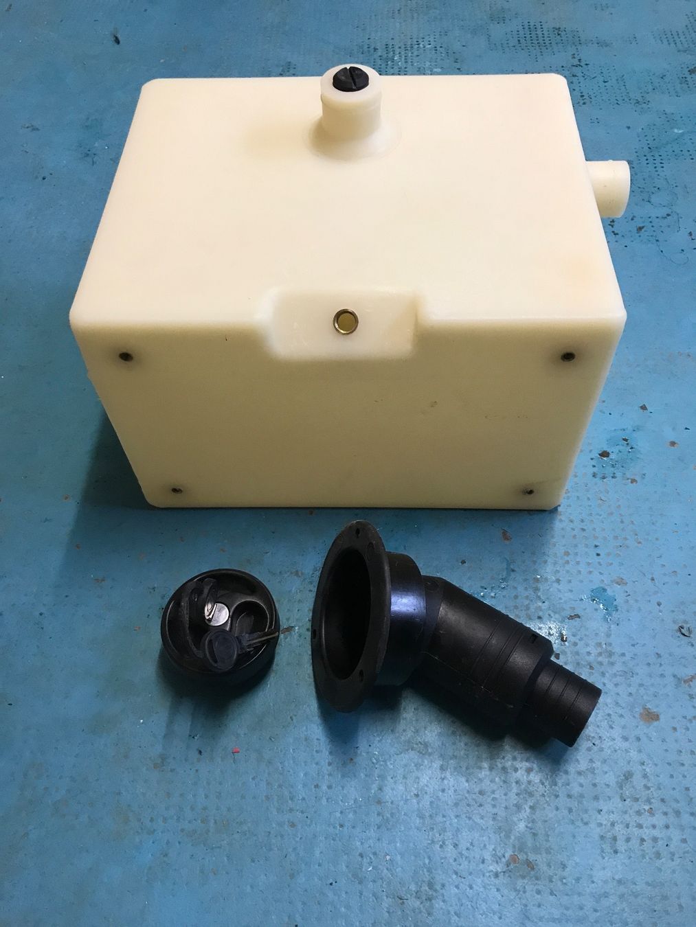 Accessori per altri veicoli: Reserve Tank – Nuovo (secondo la descrizione) da Derendingen venduto da Hauderebaesseler