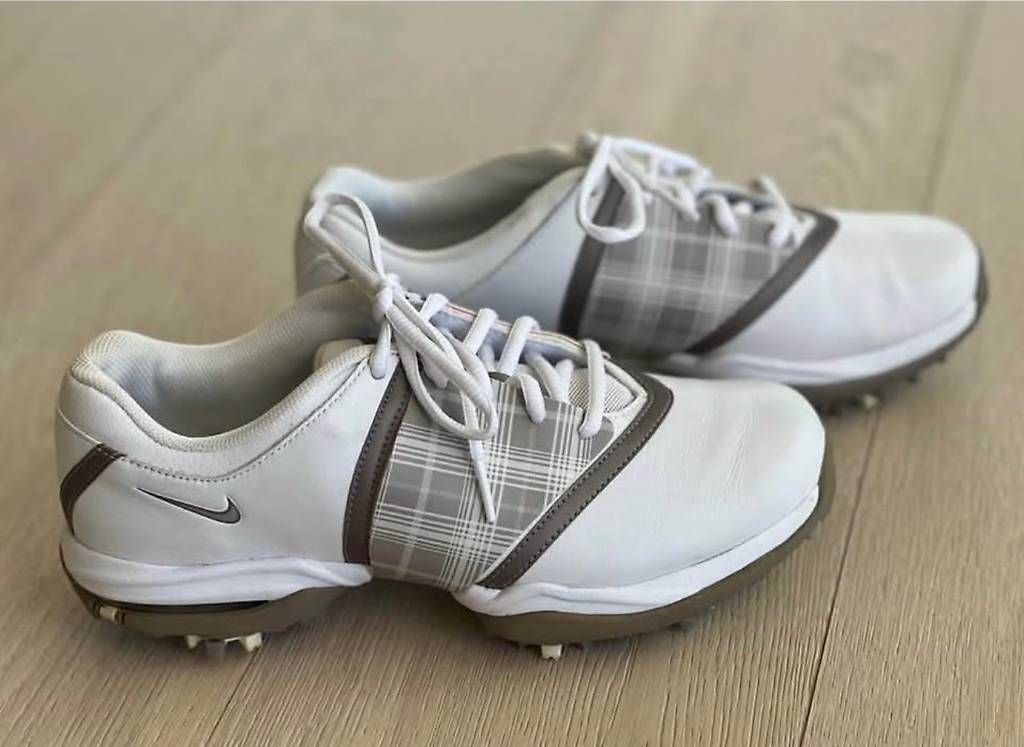 Scarpe per ragazze: Chaussures de Golf T.36 – Usato da Neyruz FR venduto da Patricia.G.