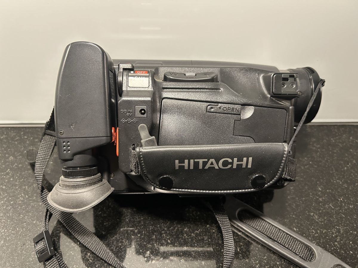Hitachi Videocamere: Videokamera/ Videocamera Hitachi VM-E325LE – Usato da Tenero venduto da Laura-Pedu 3
