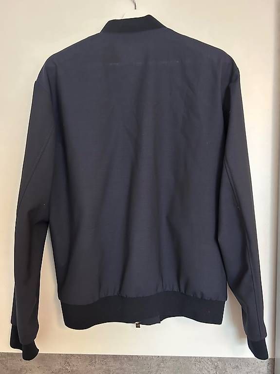 Hugo Boss Jacken: Bomberjacke Hugo Boss Grösse 52 dunkelblau – Neu (gemäss Beschreibung) aus Niederglatt ZH von Julia_4 3