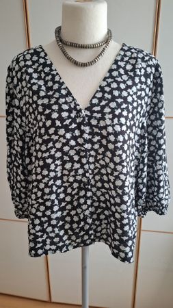 MBYM Bluse, Grösse M, Blumenmuster - Sommerlich leicht!