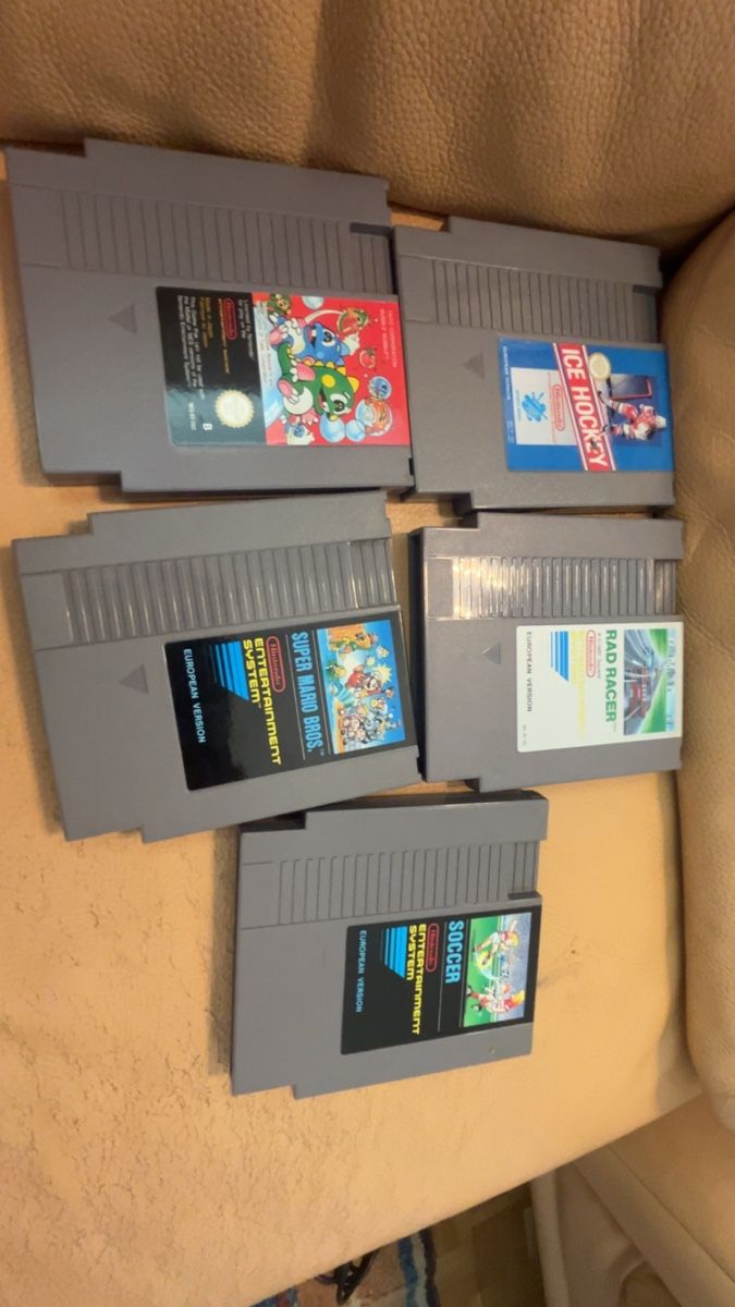 Nintendo Consoles: Nintendo NES Konsole Bundle inkl. 2 Controller & 5 Spiele – D'occasion à Buchs AG par dim_6c9l 1