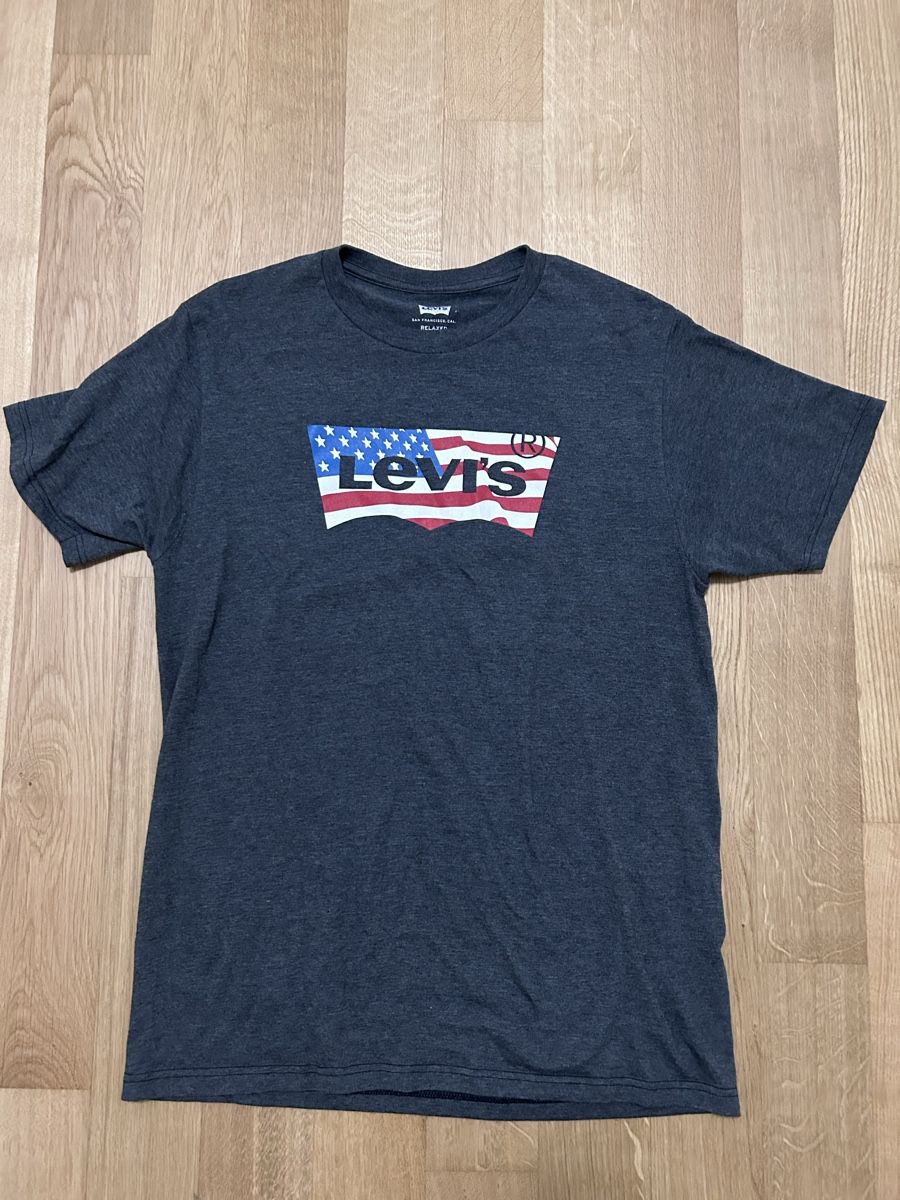 Levi's T-Shirts: Levi's T-Shirt – Neu (gemäss Beschreibung) aus Belp von jan_6yvx