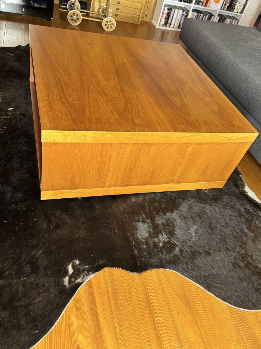 Tische: Schwerer Couchtisch quadratisch  Holz modern – Gebraucht aus Schmitten FR von mantom 2