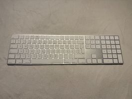Apple Magic Keyboard mit Ziffernblock, Silber, CH-Layout