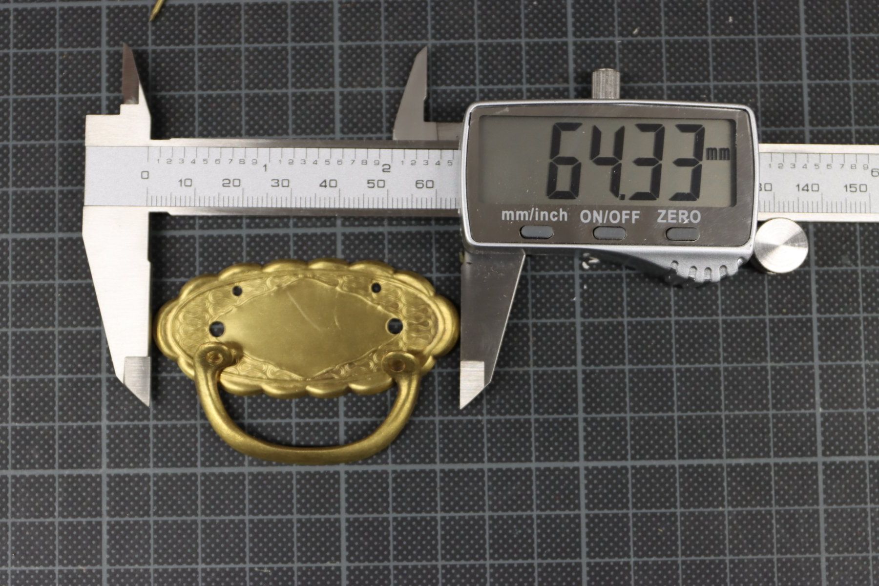 Ferramenta: Komplettes Jugendstil Kommodengriffe-Set – Usato da Emmetten venduto da Super008 8
