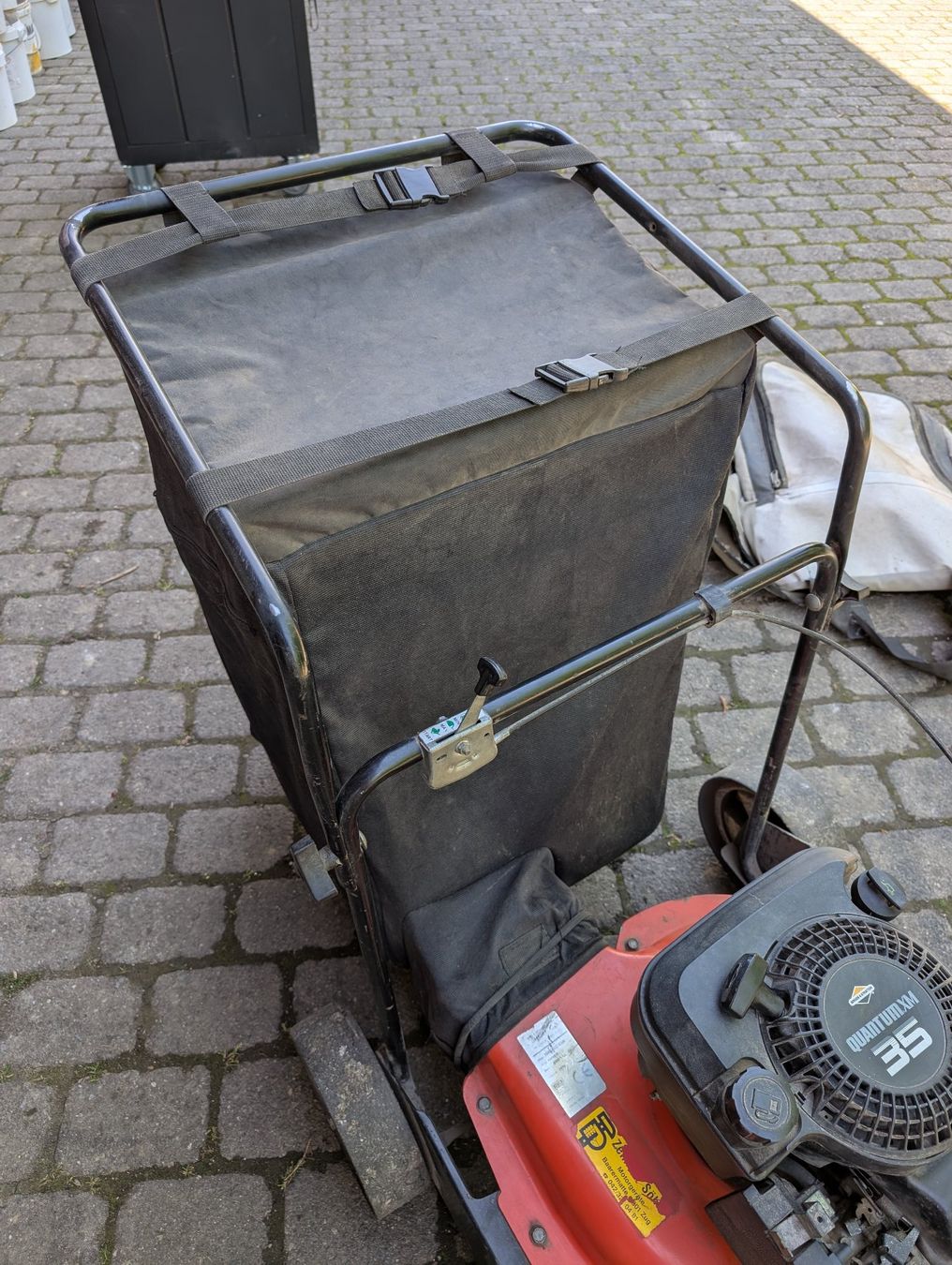 Laubbläser & Laubsauger: Laubsauger – Gebraucht aus Grüningen von Heiduck 8