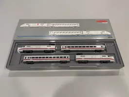 ICE-Triebwagenzug BR 401 "InterCityExpress" der DB