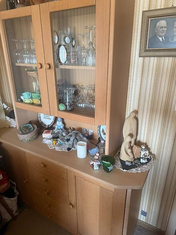 Armadi: Vitrine / Esszimmerschrank in Eiche massiv – Usato da Kappelen venduto da Ushy08