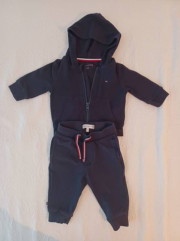 Tommy Hilfiger Babyanzüge: Baby Trainer  Tommy Hilfiger gr 62 – Gebraucht aus Wallisellen von dan_g9vc