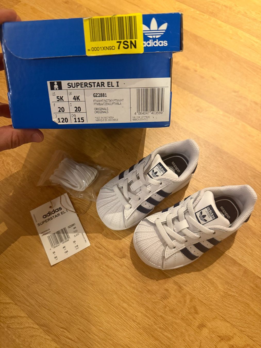 Adidas Scarpe per ragazzi: Adidas Babyschuhe Gr. 20 – Nuovo e nell'imballaggio originale da Niedermuhlern venduto da ste_c5h9