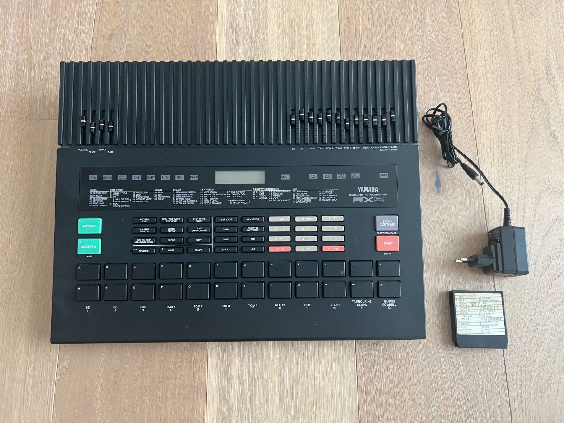 Yamaha Strumenti musicali: Yamaha RX5 Digital Drum Machine mit Cartridge – Usato da Bern venduto da memorymoog