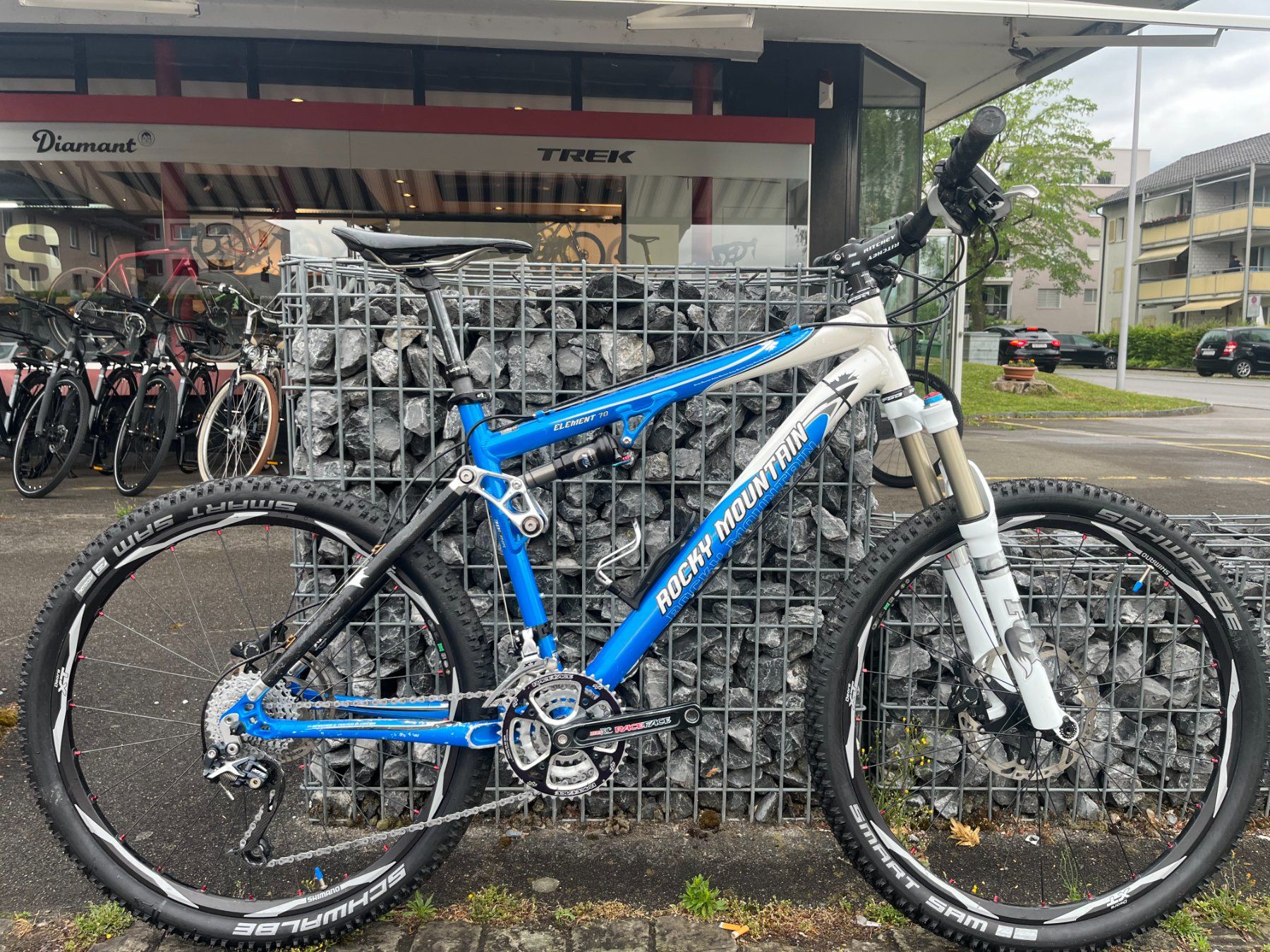 Rocky Mountain Bicycles Biciclette: MTB Rocky Mountain Element-70 Disc Medium – Usato da Bülach venduto da B2RS