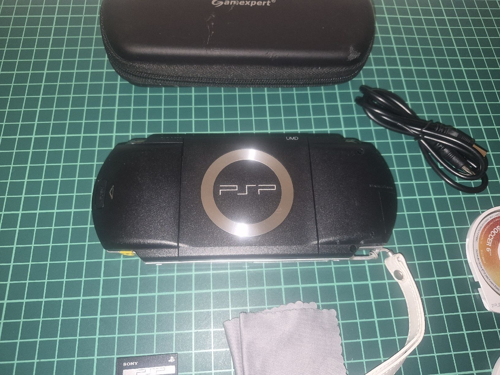 Sony Consoles: Sony PSP 1004 Black  Console Bundle - Great Condition! – D'occasion à Meyrin par Retro-GZ 2