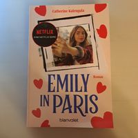 Emely in Paris
