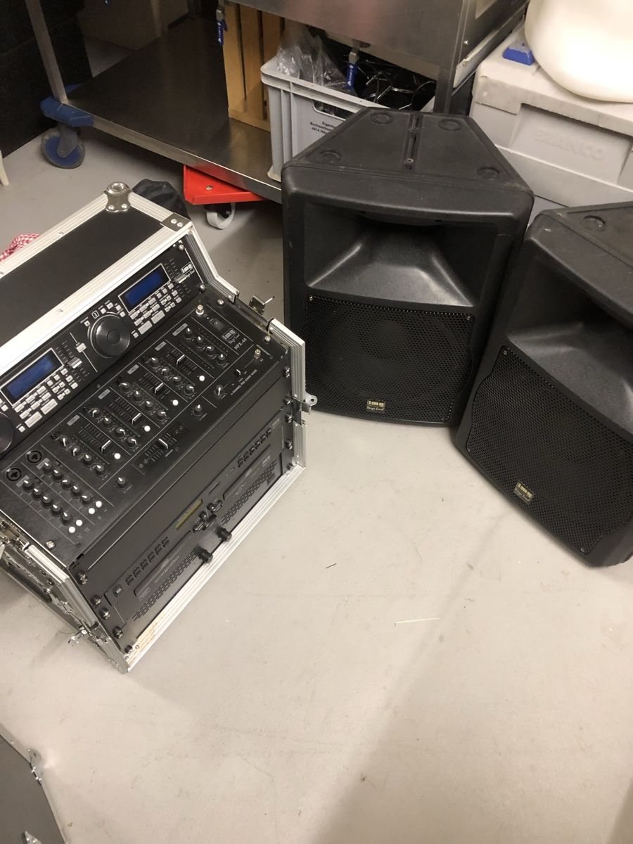 Console di mixaggio: DJ - Pult mit Zubehör – Usato da Grüningen venduto da DomegaStore