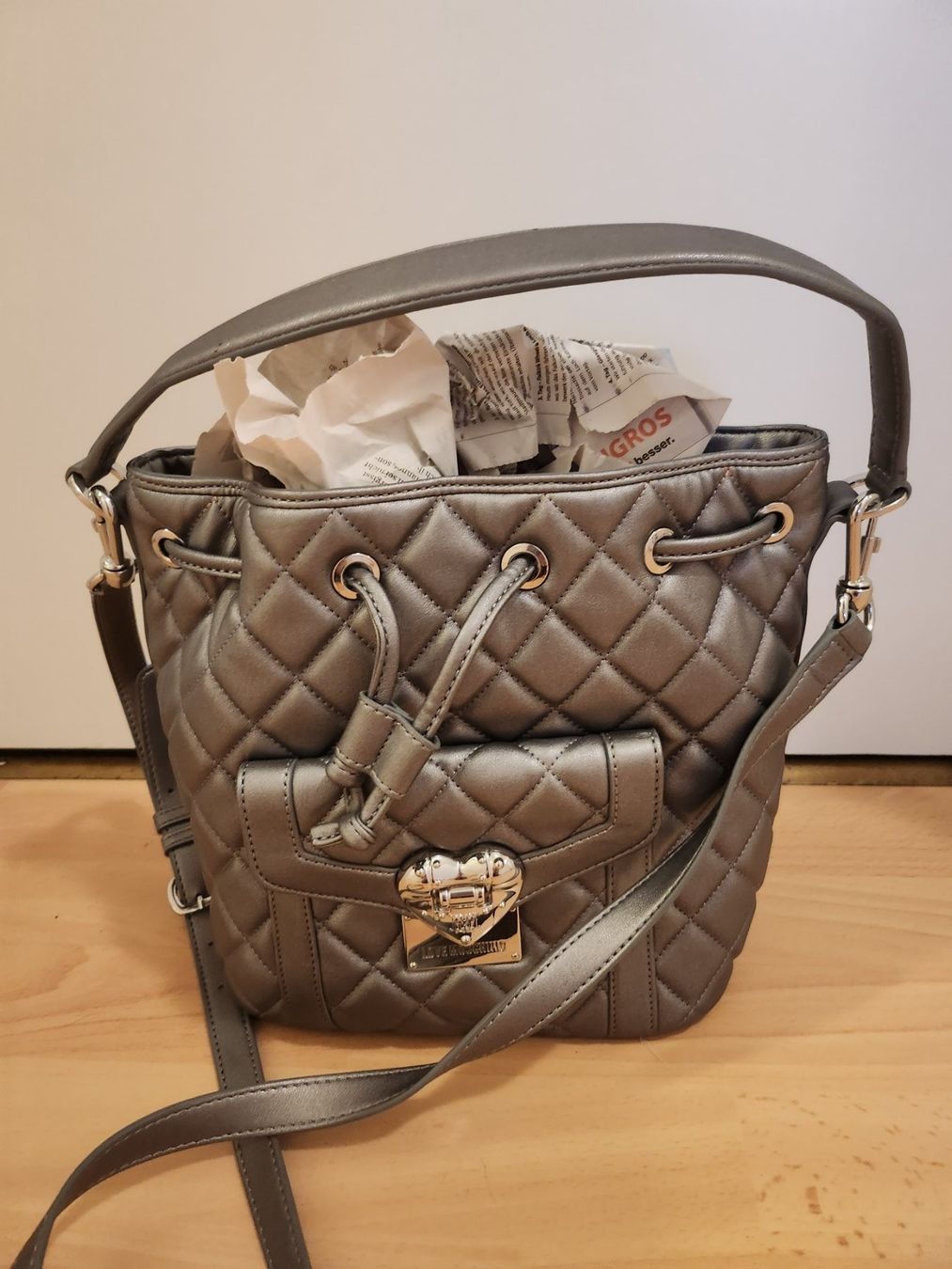 Moschino Taschen für Damen: Moschino Umhängetasche – Gebraucht aus Kefikon TG von Livline 1