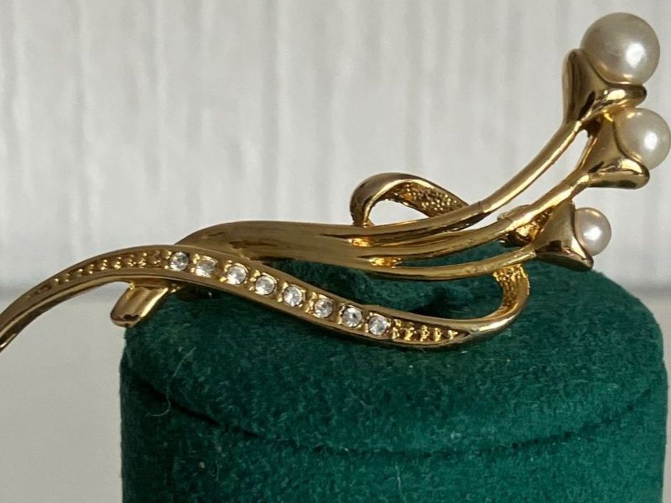 Broschen & Nadeln: Broche vintage dorée avec perles – Gebraucht aus Peseux von Cresus27