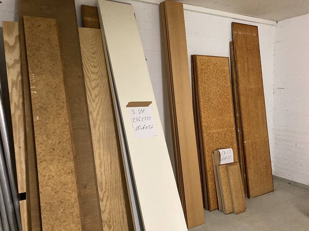 Articoli in legno: Diverse Holzplatten – Usato da zürich venduto da Apfel2