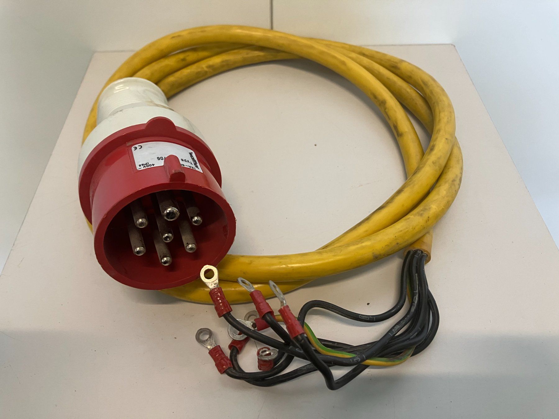 Elettrotecnica: gebr. Starkstromkabel mit CEE 32A Stecker/7-Polig ab 1.- – Usato da Lichtensteig venduto da Buy24International