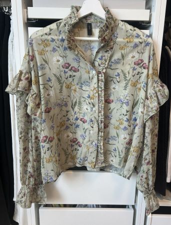 Blumenbluse mit Rüschen