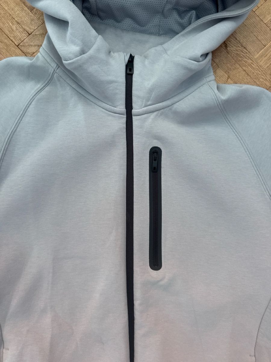 Uniqlo Giacche: Sweat à capuche Uniqlo – Nuovo (secondo la descrizione) da Lausanne venduto da DatNoize 1