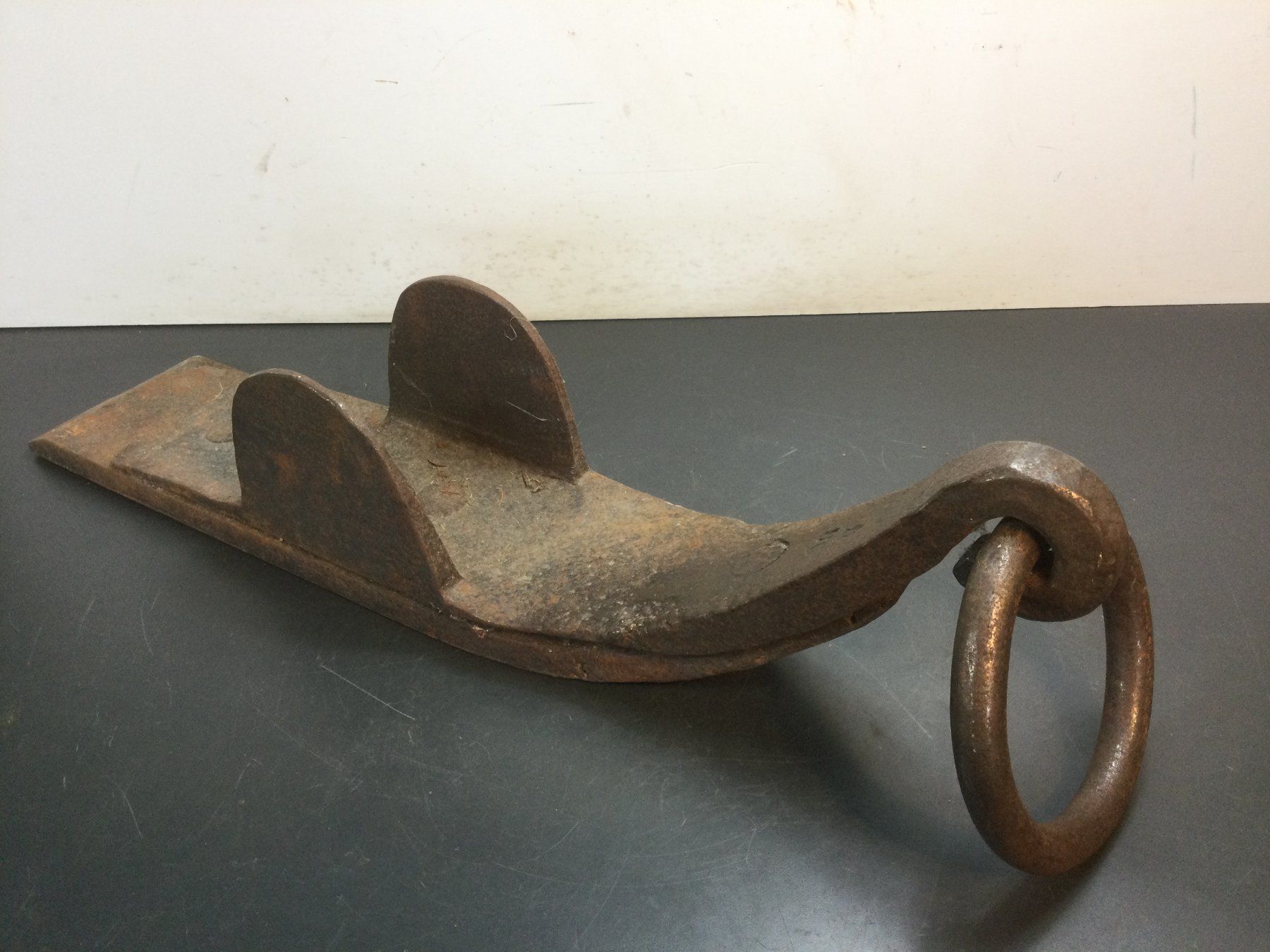 Werkzeuge: Antiker geschmiedeter grosser schwerer Radschuh – Gebraucht aus Wangen SZ von kuriosum12 2