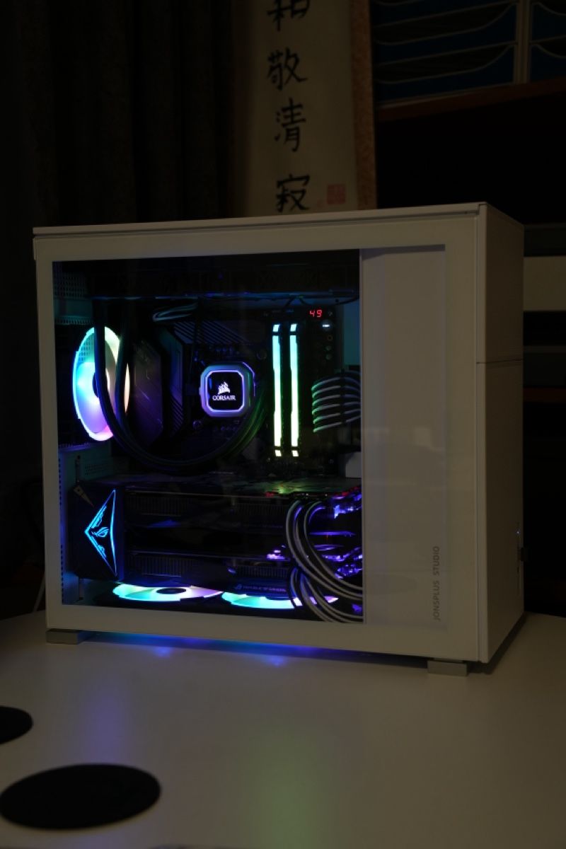 Asus PC: High-End Gaming PC - Powerful Specs, Liquid Cooled, White – Usato da Basel venduto da FrozenFire 2
