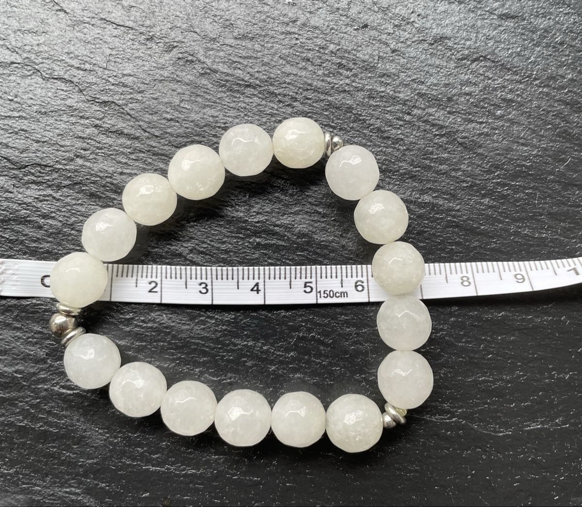 Bracciali & Braccialetti: Weisses Jade Armband, facettiert, elastisch, neuwertig! – Usato da Bronschhofen venduto da Sommernacht03 2