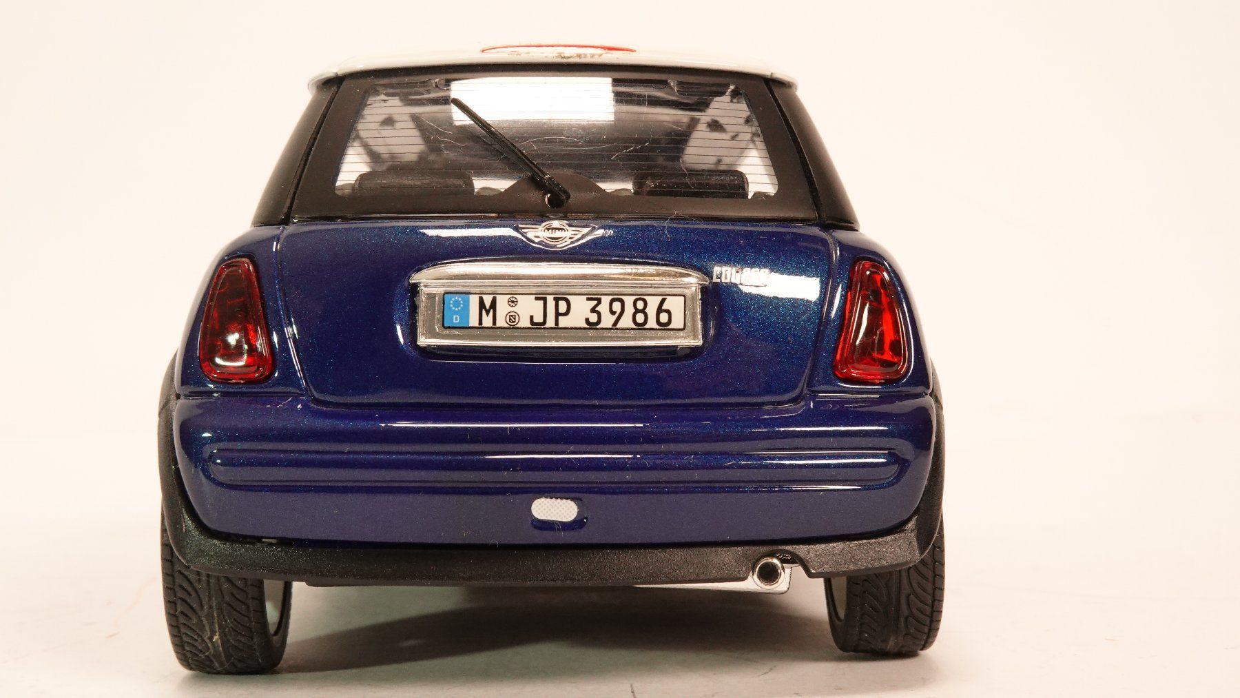 Bburago Modellini d'auto: e30 Bburago 1:24 Mini Cooper blau – Usato da Thun venduto da evinka_gmbh 2
