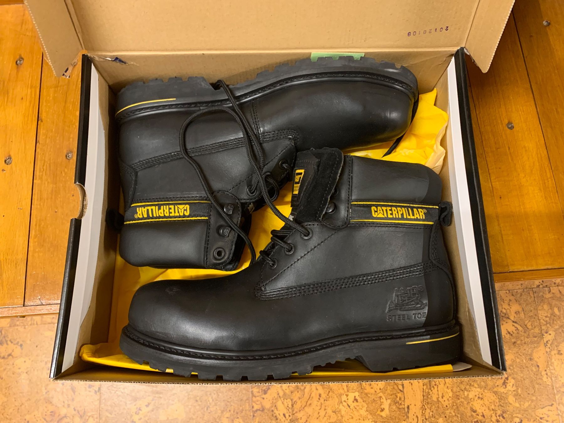 Caterpillar Herrenschuhe: Caterpillar Stiefel 45 neu! – Gebraucht aus Brütten von jas90q