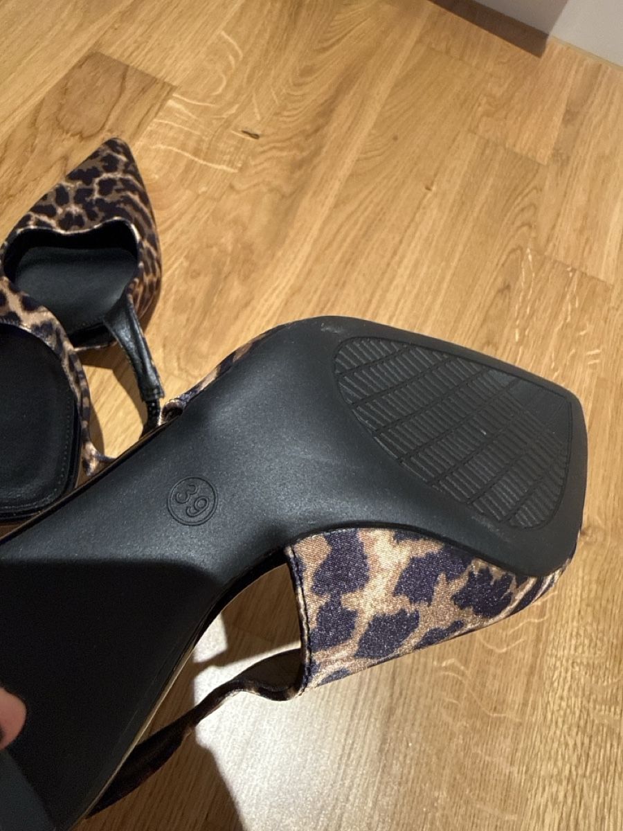 Damenschuhe: High Heels Sandalen – Neu (gemäss Beschreibung) aus Kriens von g_b_mk7j 9