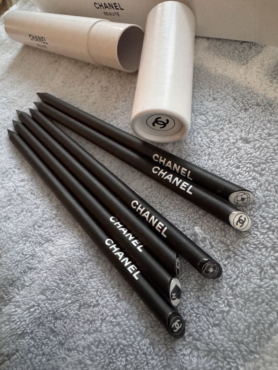 Matite, matite colorate & gessi: Chanel 6 crayons à dessins – Nuovo e nell'imballaggio originale da Genève venduto da Allisgood