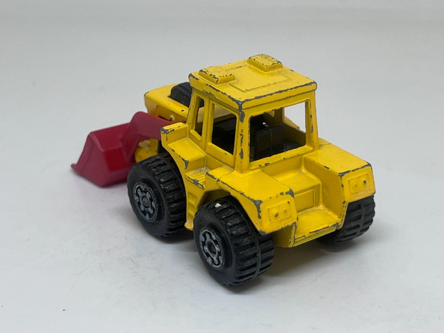 Matchbox Modellini d'auto: Matchbox Tractor Shovel #64 – Usato da Wildegg venduto da LaaBoutique 2