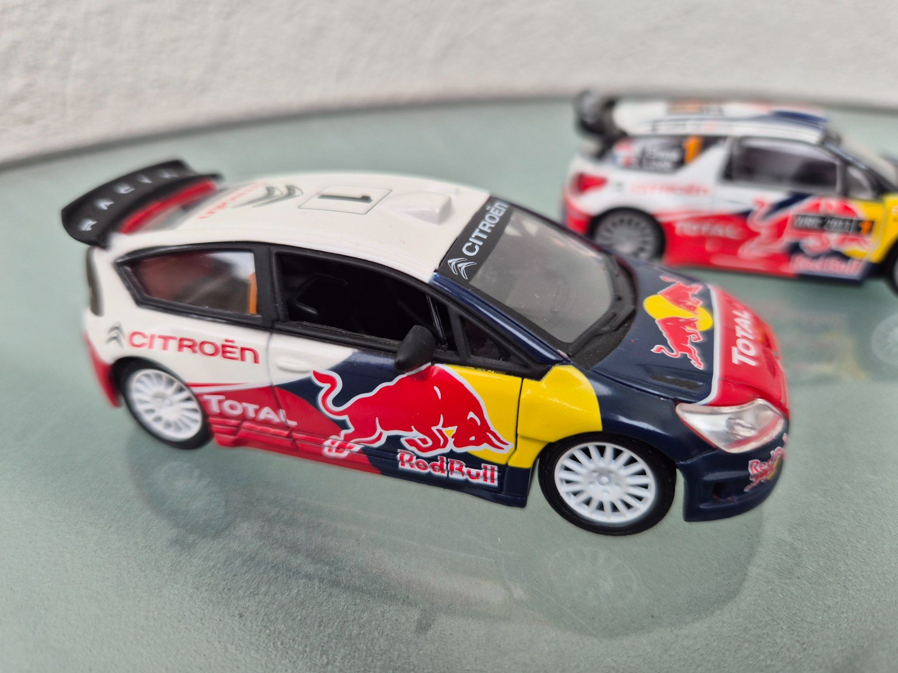 Citroën Modellini d'auto: Citroen DS und C4 Red Bull 1:43 – Usato da Oberbuchsiten venduto da laffite54 5
