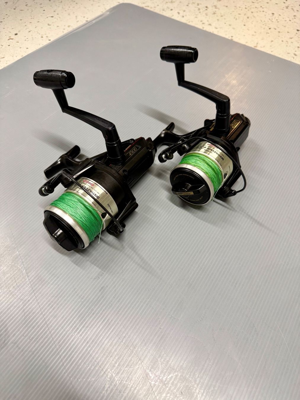 Shimano Tamburi & Mulinelli: 2x Shimano US Baitrunner  4500gr Wels Karpfenrollen – Usato da Trimbach venduto da duri.. 1