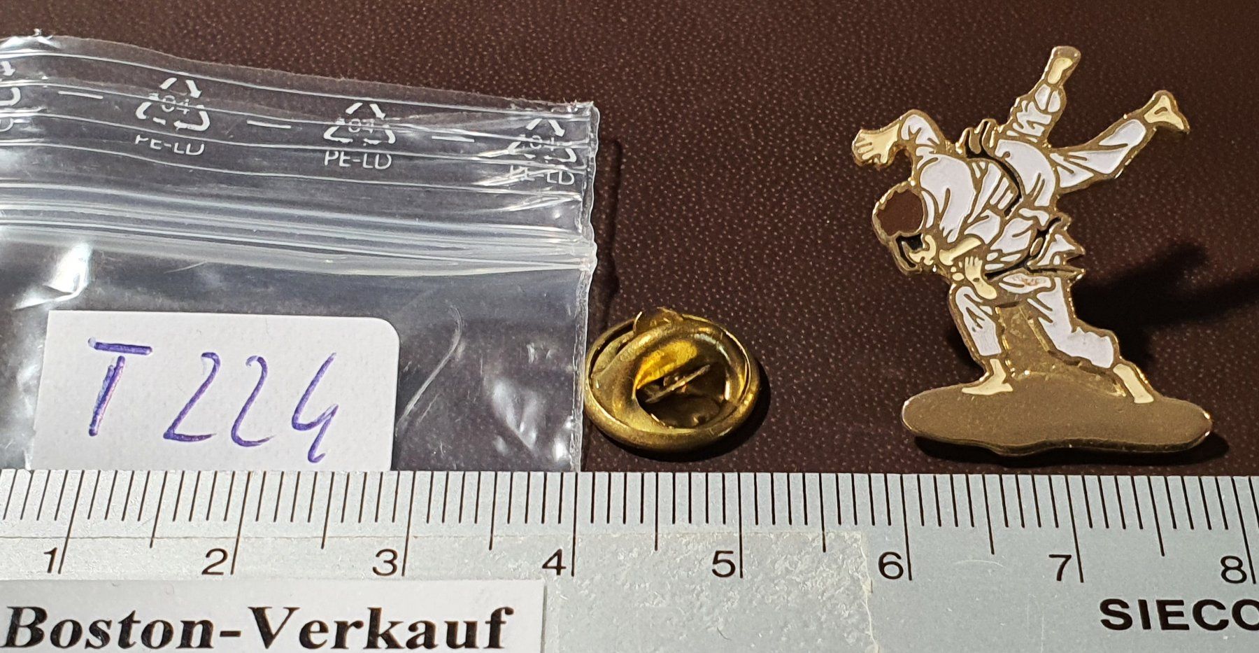 Placchette & Badge: T224 - Pin 2 Judo Kämpfer – Usato da Reinach BL venduto da Boston-Verkauf 1