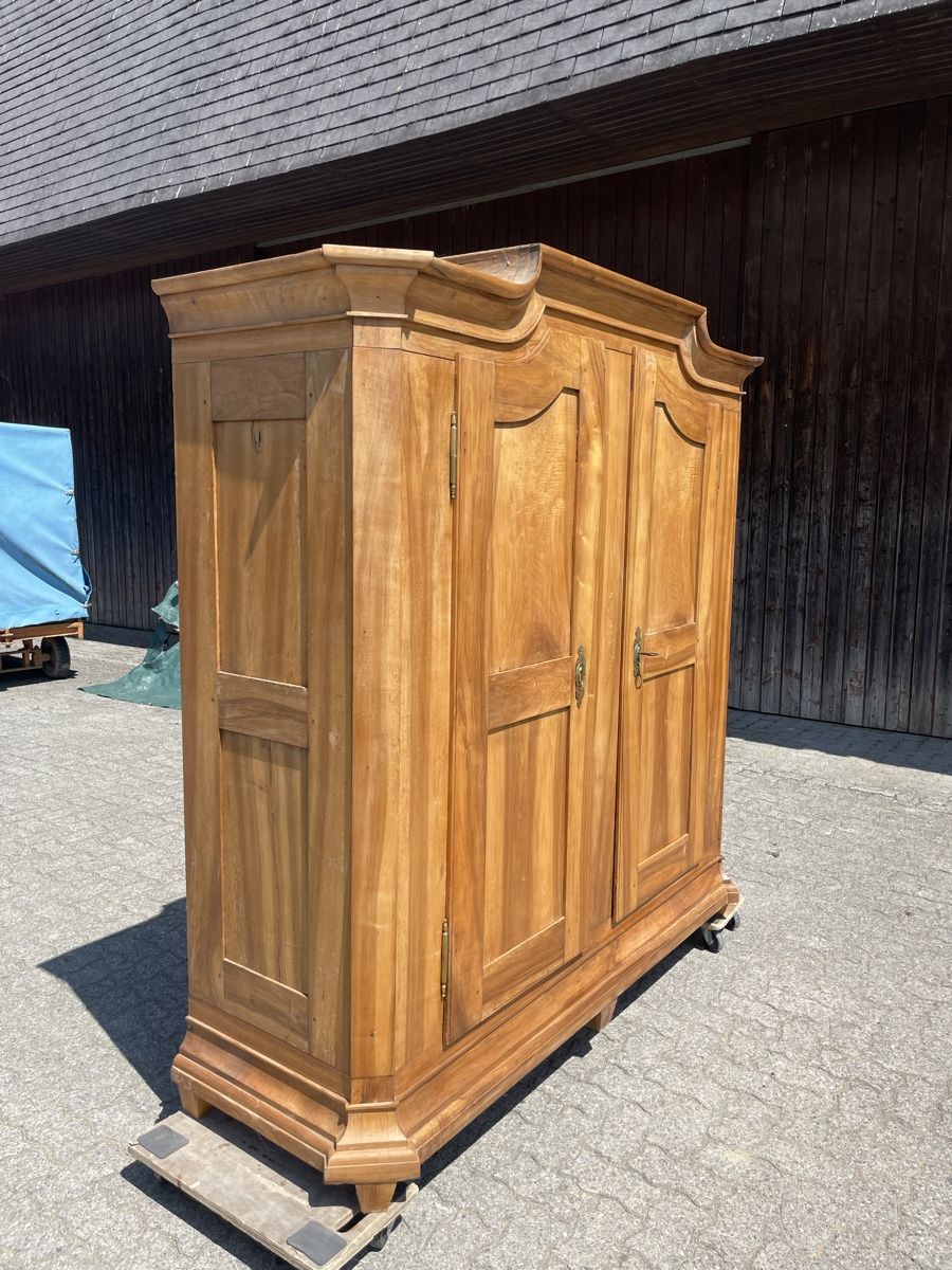 Armadi: Antike Schrank aus Nussbaum ca. 1821 – Usato da Biel/Bienne venduto da Fluse 3