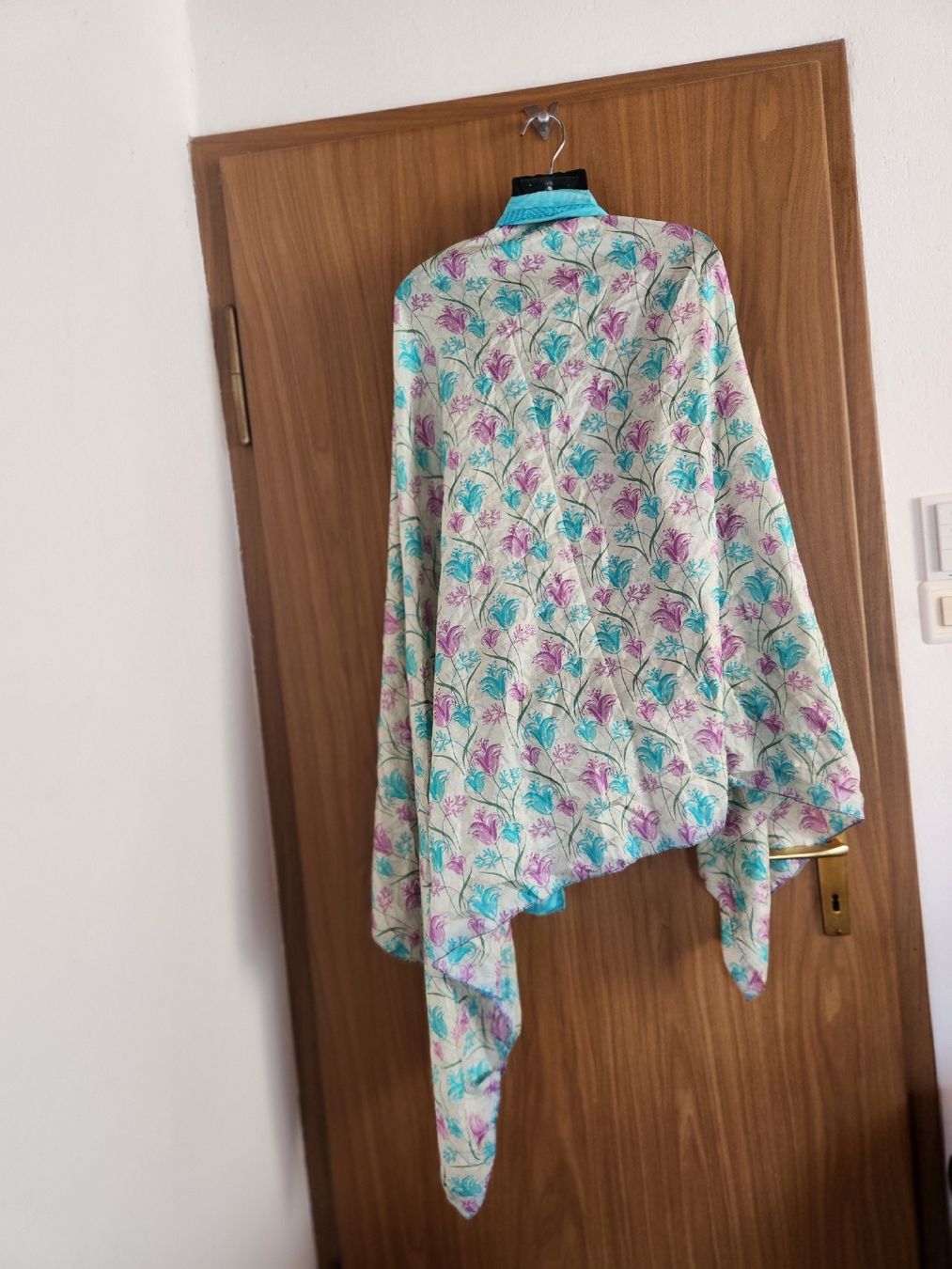 Foulards & écharpes: Écharpe  en soie imprimé floral bleu/violet  – D'occasion à Niedergösgen par Eva2410 1