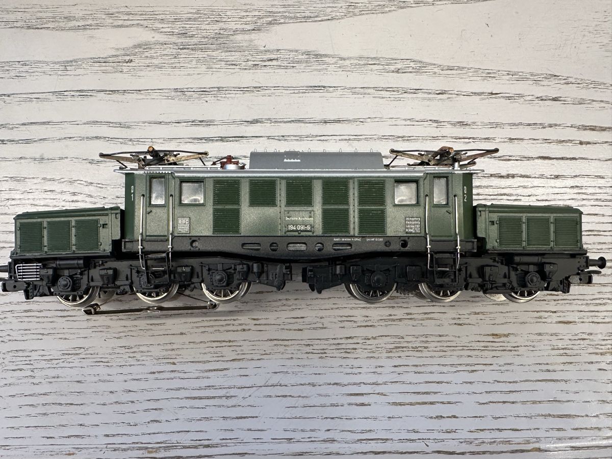 Märklin Modellini di ferrovie: Märklin 3022 DB BR 194 – Usato da Lupsingen venduto da New-Haven 3