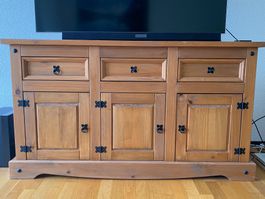 TV Möbel aus Holz im Landhausstil