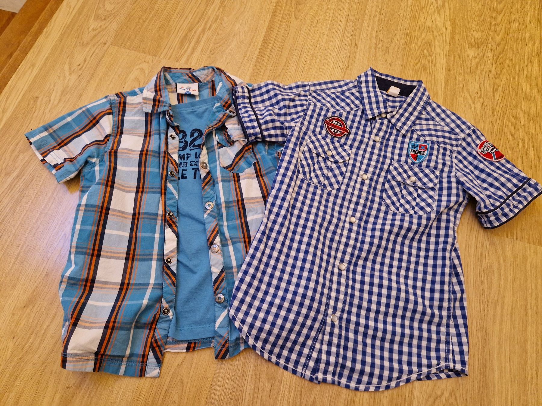 Camicie, T-shirt & Polo: 2 Hemden / 2x Hemd kurzarm 122 & 128 – Usato da Giswil venduto da monimaus08